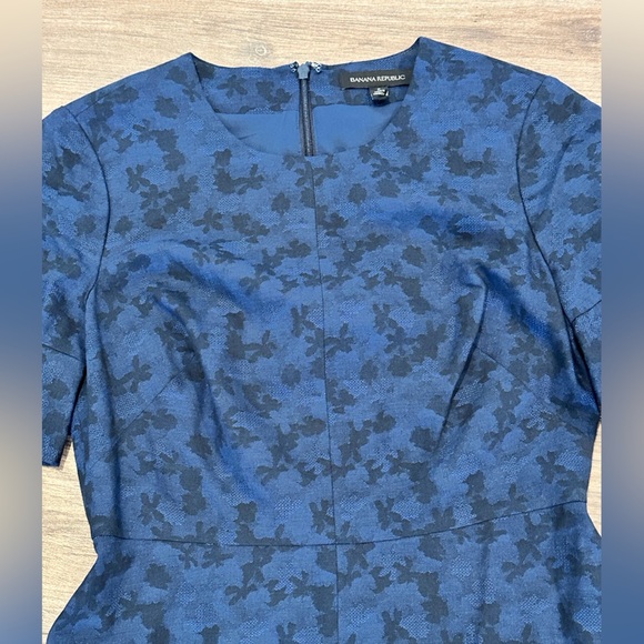 Banana Republic Blue and Black Fit and Flare Textured Fit and Flare Dress Size 2 - Picture 4 of 9